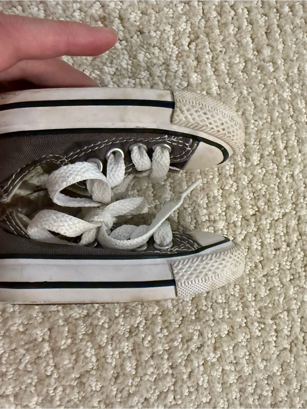Converse Kids Low-Top Sneakers in Charcoal Gray 2C